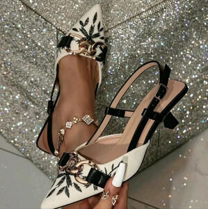 Women's Spring/summer Fashionable Embroidery Decor Pointed Toe Kitten Heel